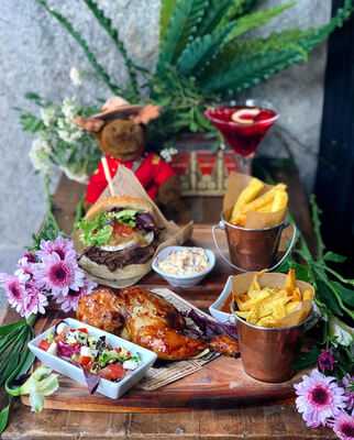 El Perro & La Galleta