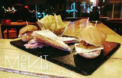 Momento Lounge Bar