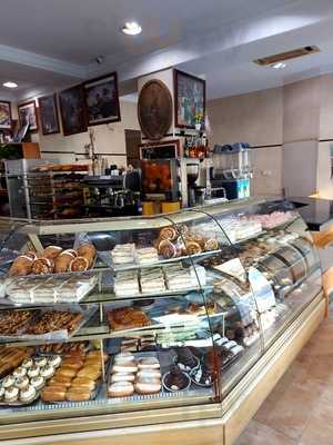 Panaderia-confiteria Ramon García Davos.