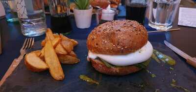 Perlita Burgers E Bar