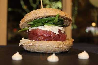 Perlita Burgers E Bar