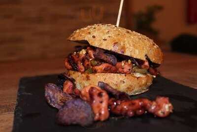 Perlita Burgers E Bar