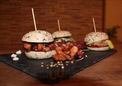 Perlita Burgers E Bar