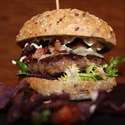 Perlita Burgers E Bar