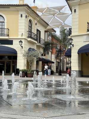 Starbucks Mcarthur Glen