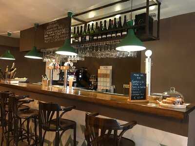 Puzzles Bar & Restaurant