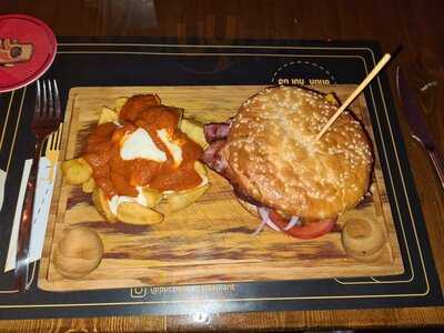 Puzzles Bar & Restaurant