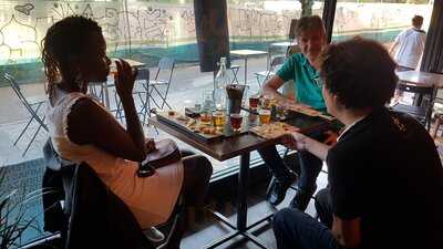 Bee Beer Debod. Craft Beer, Snacks & Pizza