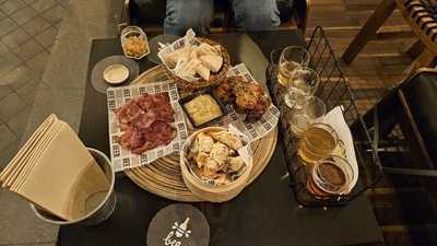 Bee Beer Debod. Craft Beer, Snacks & Pizza