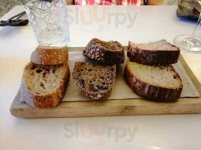 Kamezí Deli & Bistro