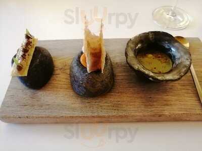 Kamezí Deli & Bistro