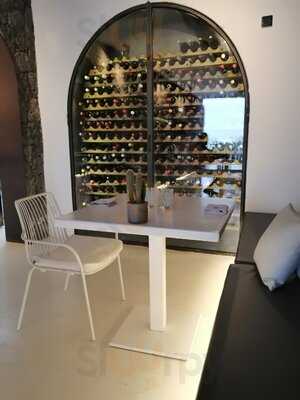 Kamezí Deli & Bistro