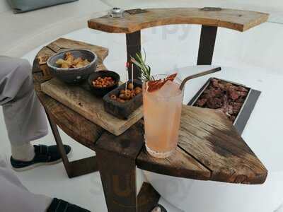 Kamezí Deli & Bistro