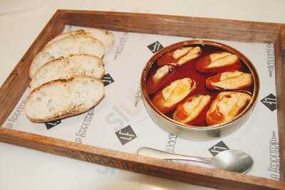 La Ferretería Casa De Comidas/ultramarinos