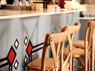 La Ferretería Casa De Comidas/ultramarinos