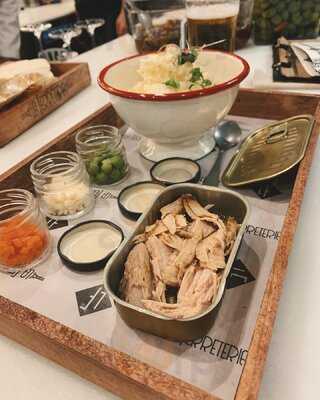 La Ferretería Casa De Comidas/ultramarinos