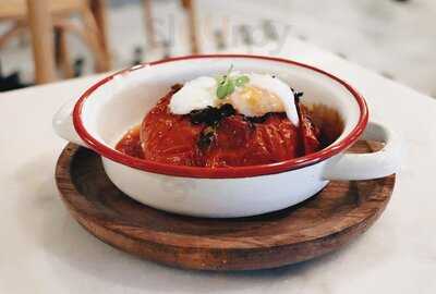 La Ferretería Casa De Comidas/ultramarinos