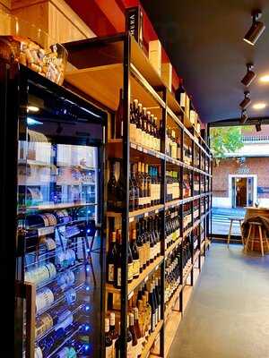 Osiris Wine Boutique - Photo 8