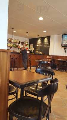 Es Mediterrani Café Restaurant