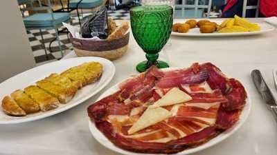 Manolo León Plaza Del Duque