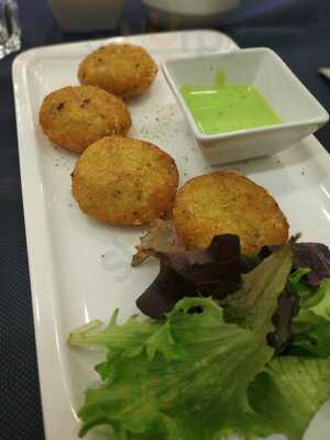 Bistro Restaurant Menjar á Trois