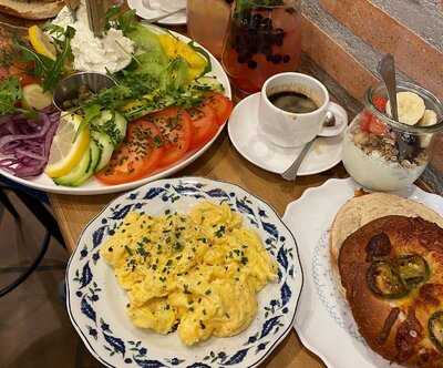 Mazál Bagels & Café