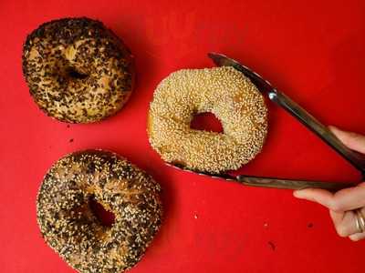 Mazál Bagels & Café