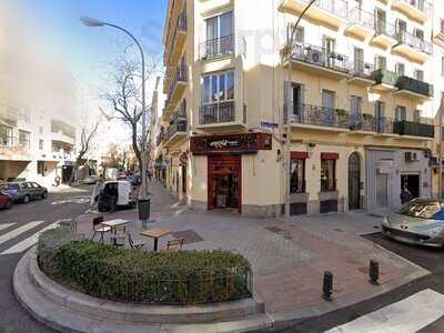 Mazál Bagels & Café