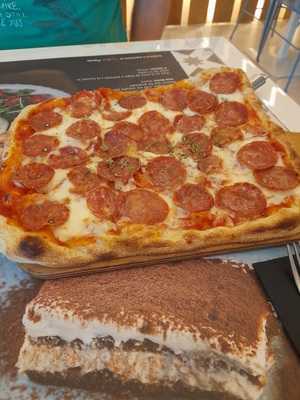 Kilómetros De Pizza