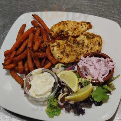 Holly's Lounge With Albert Dovale