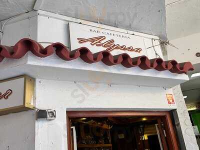 Alyssa Cafeteria Bar