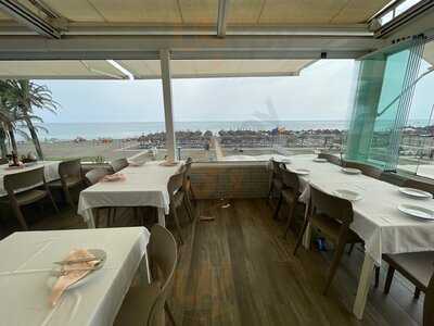 Los Manueles Chiringuito-restaurante