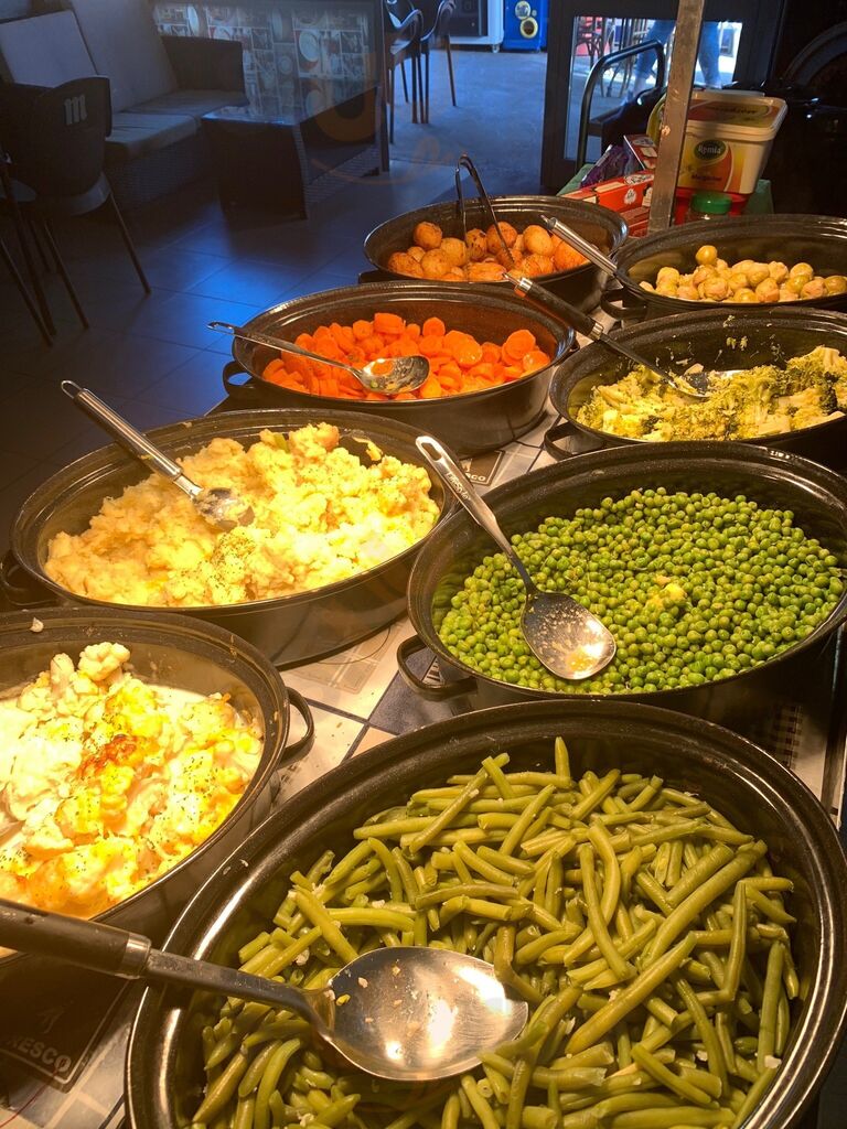 Woodys Cafeteria & Carvery