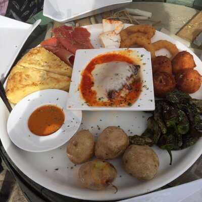 La Tasca Tapas Y Vinos