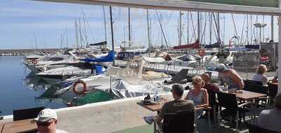 Bay Bays Grill House & Bar