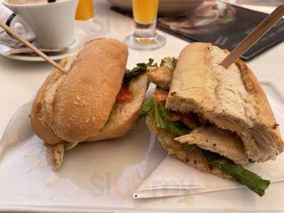 Café Bar Beverly Hill