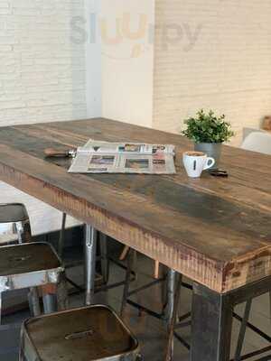 Eat Restaurant - Bar