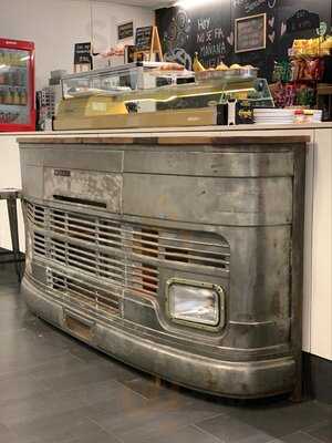 Eat Restaurant - Bar