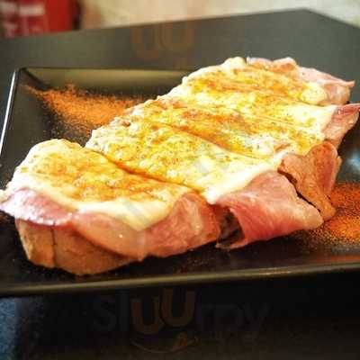 La Taberna De Al Lado