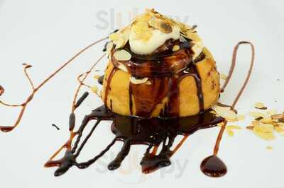 Sweet & Rolls Cinnamon Roll