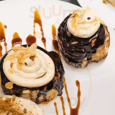 Sweet & Rolls Cinnamon Roll