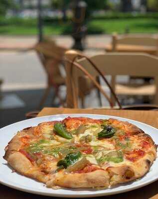 Calma Beach Petit Bistró