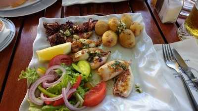 La Taberna Del Capitan & Cerveceria Tirol