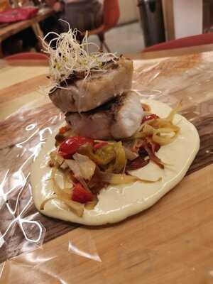 T La Mesa Alta De Contenedor