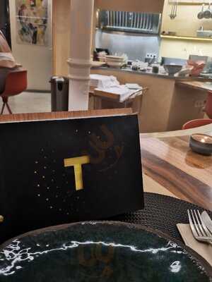 T La Mesa Alta De Contenedor