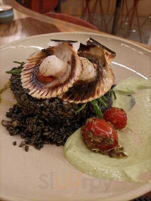 T La Mesa Alta De Contenedor