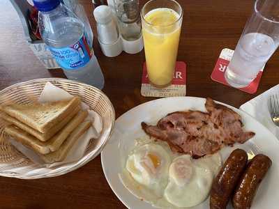 Cb's Bar And Restaurant