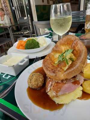 Mcguire's Irish Bar & Cafe