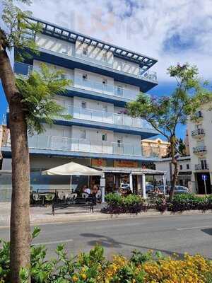 El Mimbre Bakery & Coffee - Photo 7