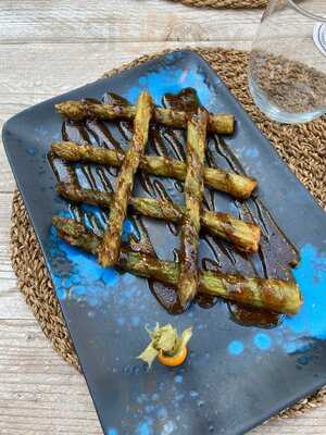 Henry Likes Pizza Santanyi